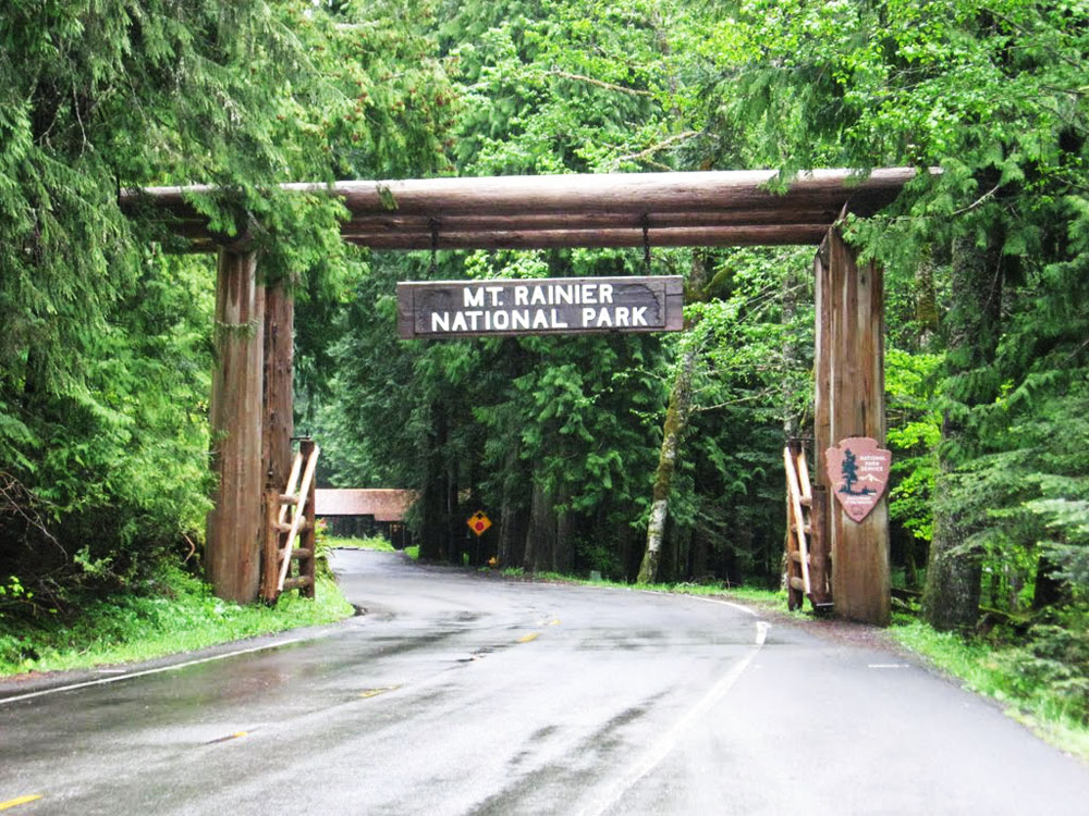 雷尼爾山國家公園入口景區(qū)大門設(shè)計