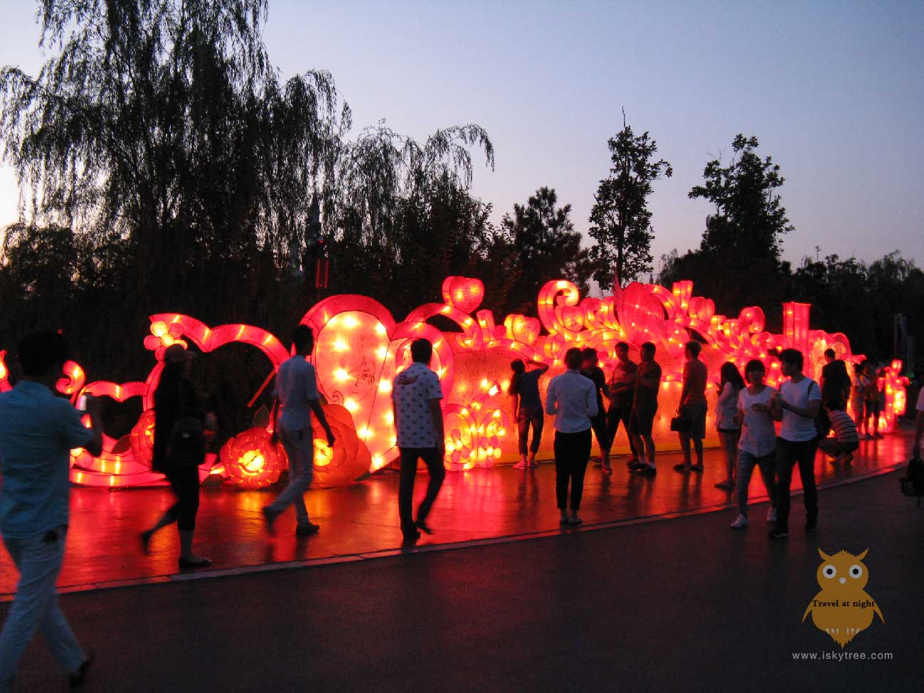 沈陽(yáng)方特歡樂(lè)世界主題公園彩燈設(shè)計(jì)施工